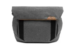 Peak Design Field Pouch Charcoal (PFAS Free)