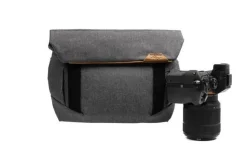 Peak Design Field Pouch Charcoal (PFAS Free)